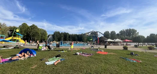 Hédervár, Hungary – Apple iPhone 13