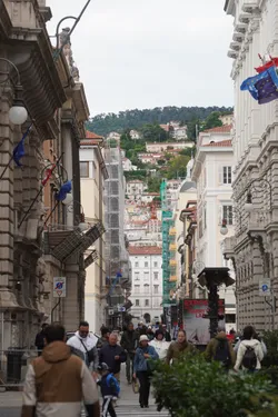 Trieste, Italy – SONY ZV-E10 – Sony FE 70-300mm F4.5-5.6 G OSS